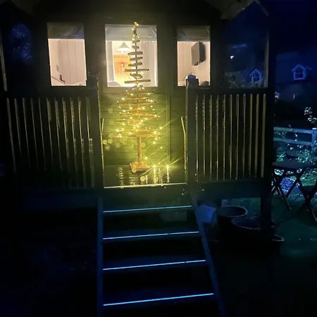 Shepherds Hut, Eco, Log Burner Hot Tub Ny Moors * Hackness