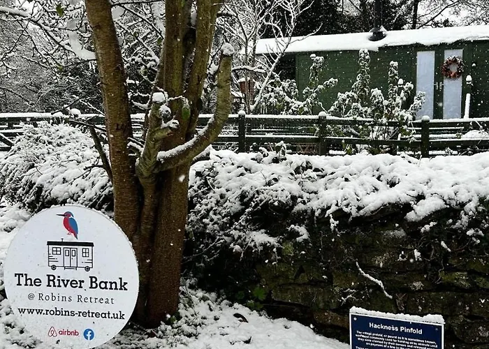 Chalet Shepherds Hut, Eco, Log Burner Hot Tub Ny Moors