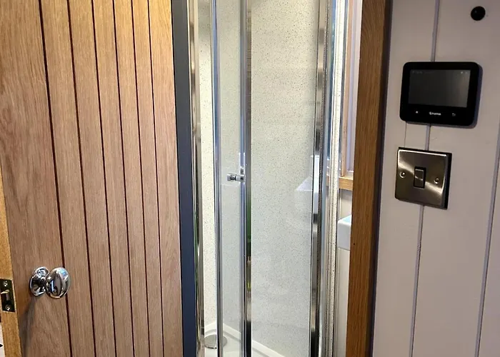 Shepherds Hut, Eco, Log Burner Hot Tub Ny Moors Chalet