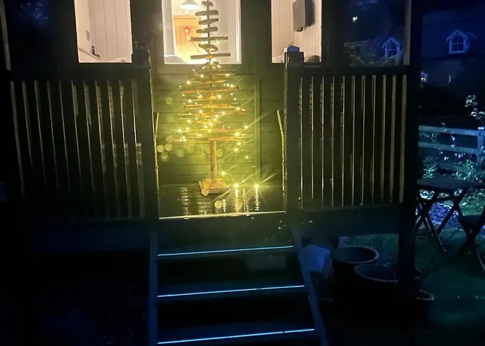 Shepherds Hut, Eco, Log Burner Hot Tub Ny Moors * Hackness