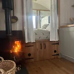 Shepherds Hut, Eco, Log Burner Hot Tub Ny Moors 샬레 핵네스