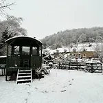 Shepherds Hut, Eco, Log Burner Hot Tub Ny Moors 샬레 핵네스