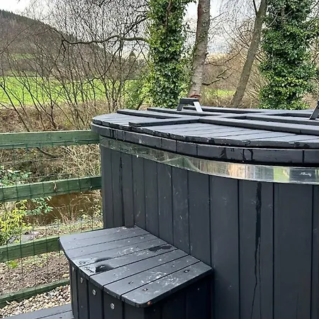 Shepherds Hut, Eco, Log Burner Hot Tub Ny Moors Hackness