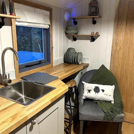 Shepherds Hut, Eco, Log Burner Hot Tub Ny Moors Domek alpejski *